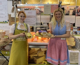 Mareike Krainer und Nadine Bühler auf der Slow Food Messe in Stuttgart
